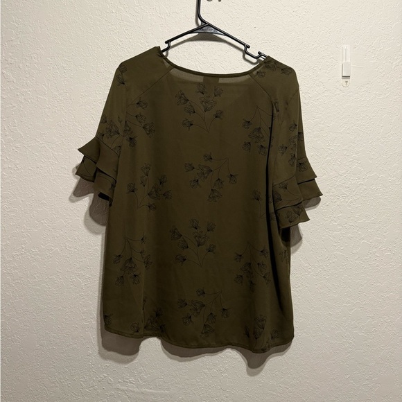 Worthington Olive Green Floral Ruffle Sleeve V-Neck Blouse Women’s Size Large - Picture 7 of 10